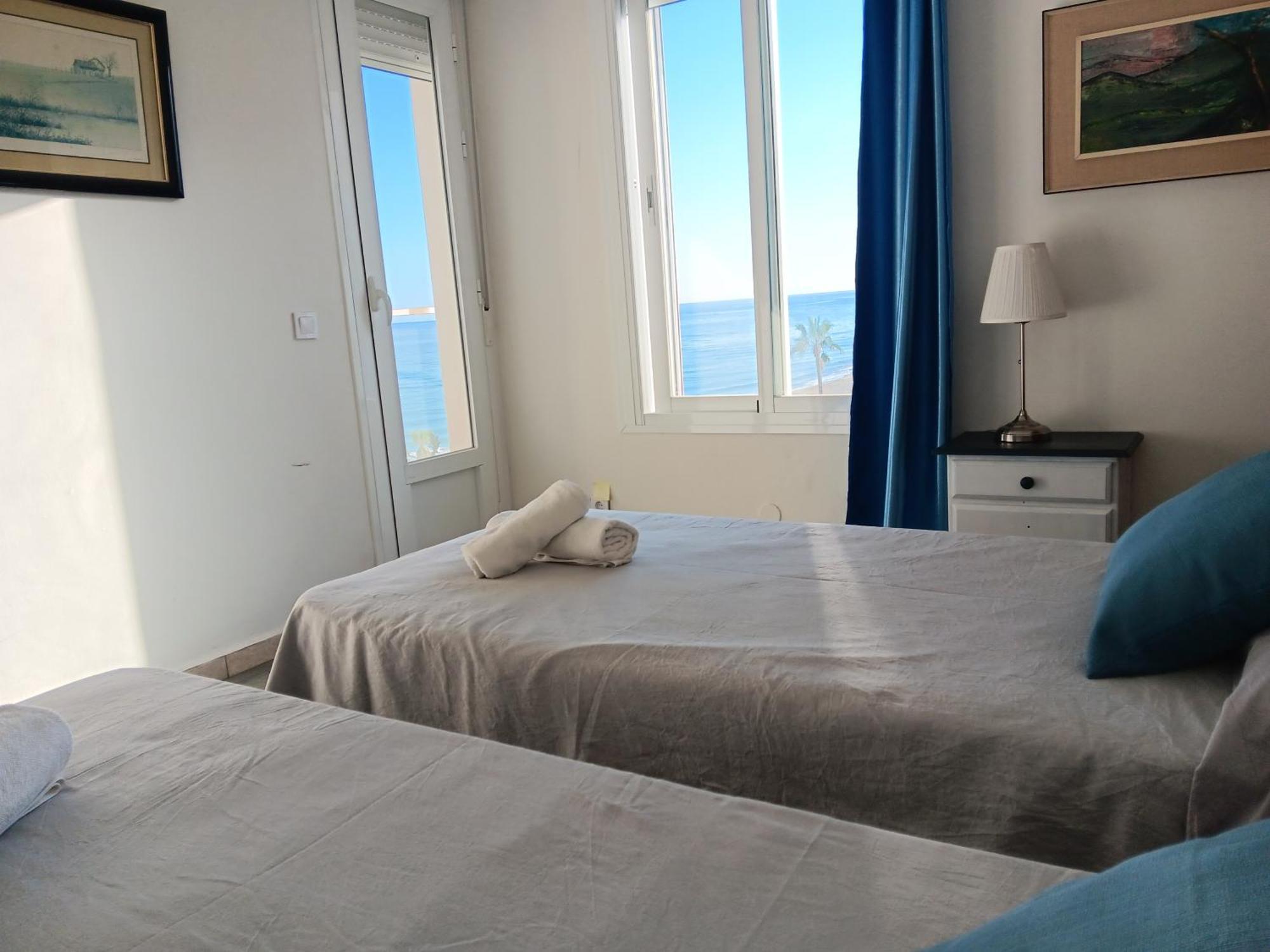 Alojamiento Iberia Playa Estepona Buitenkant foto