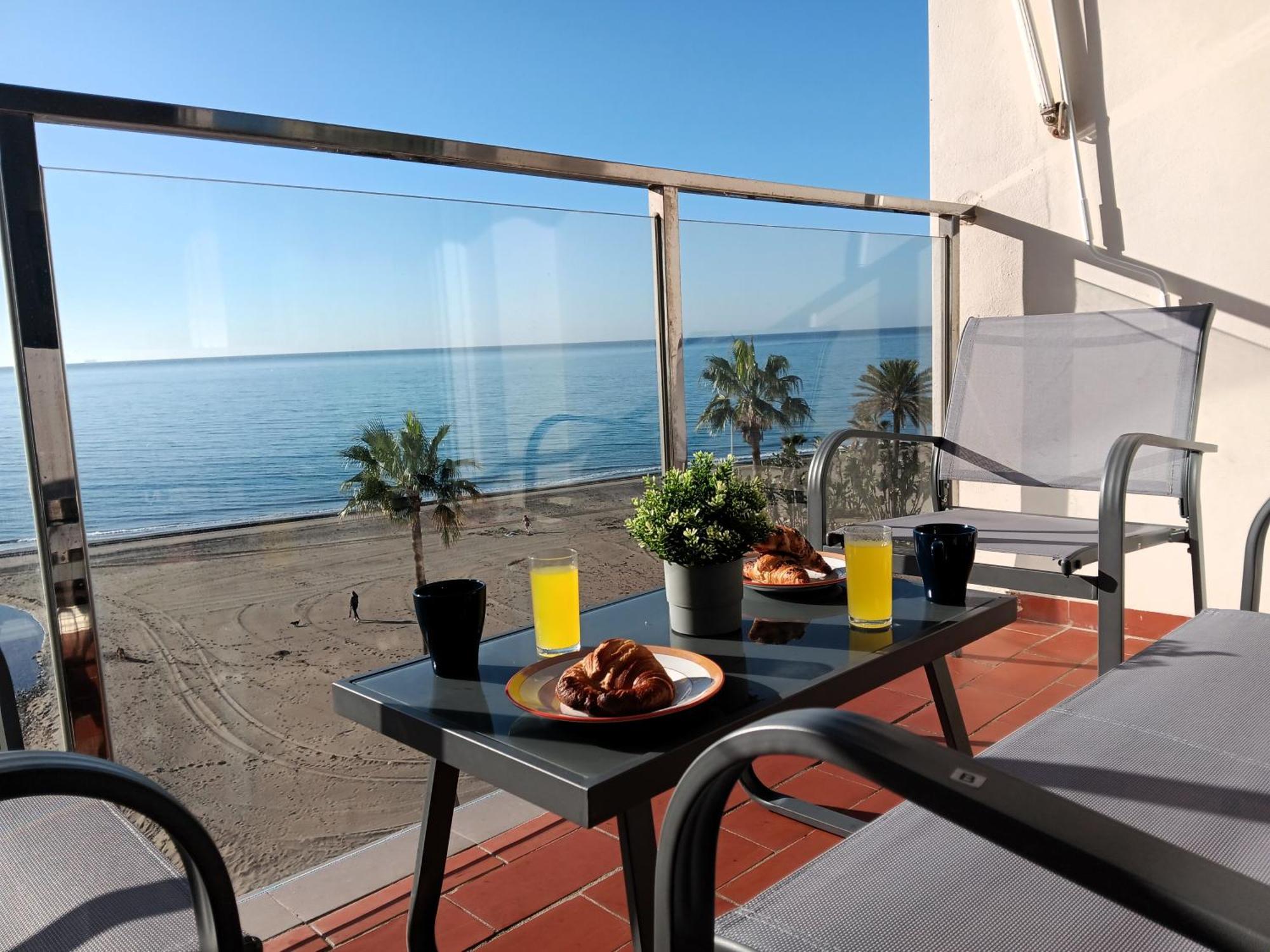 Alojamiento Iberia Playa Estepona Buitenkant foto