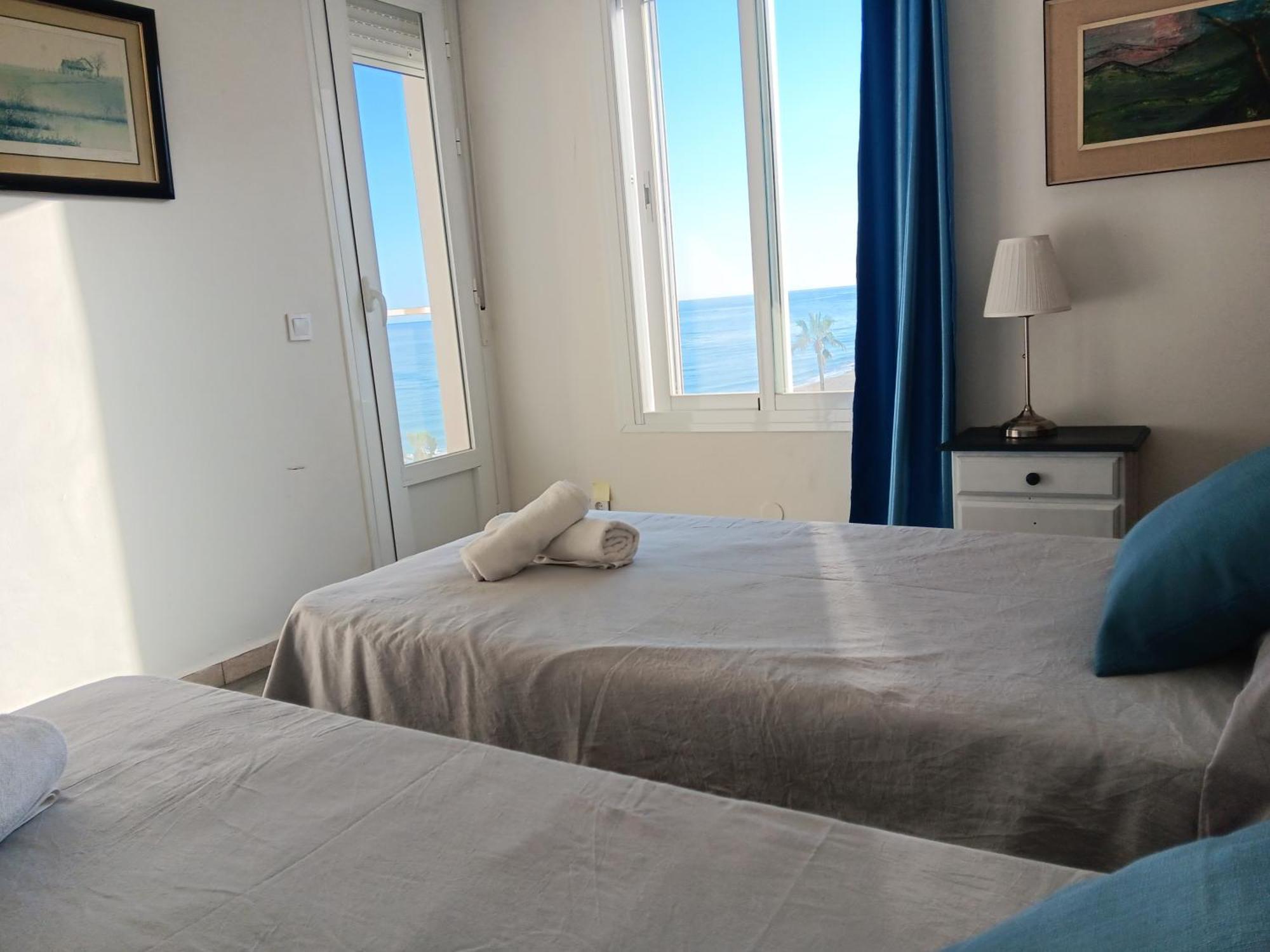 Alojamiento Iberia Playa Estepona Buitenkant foto