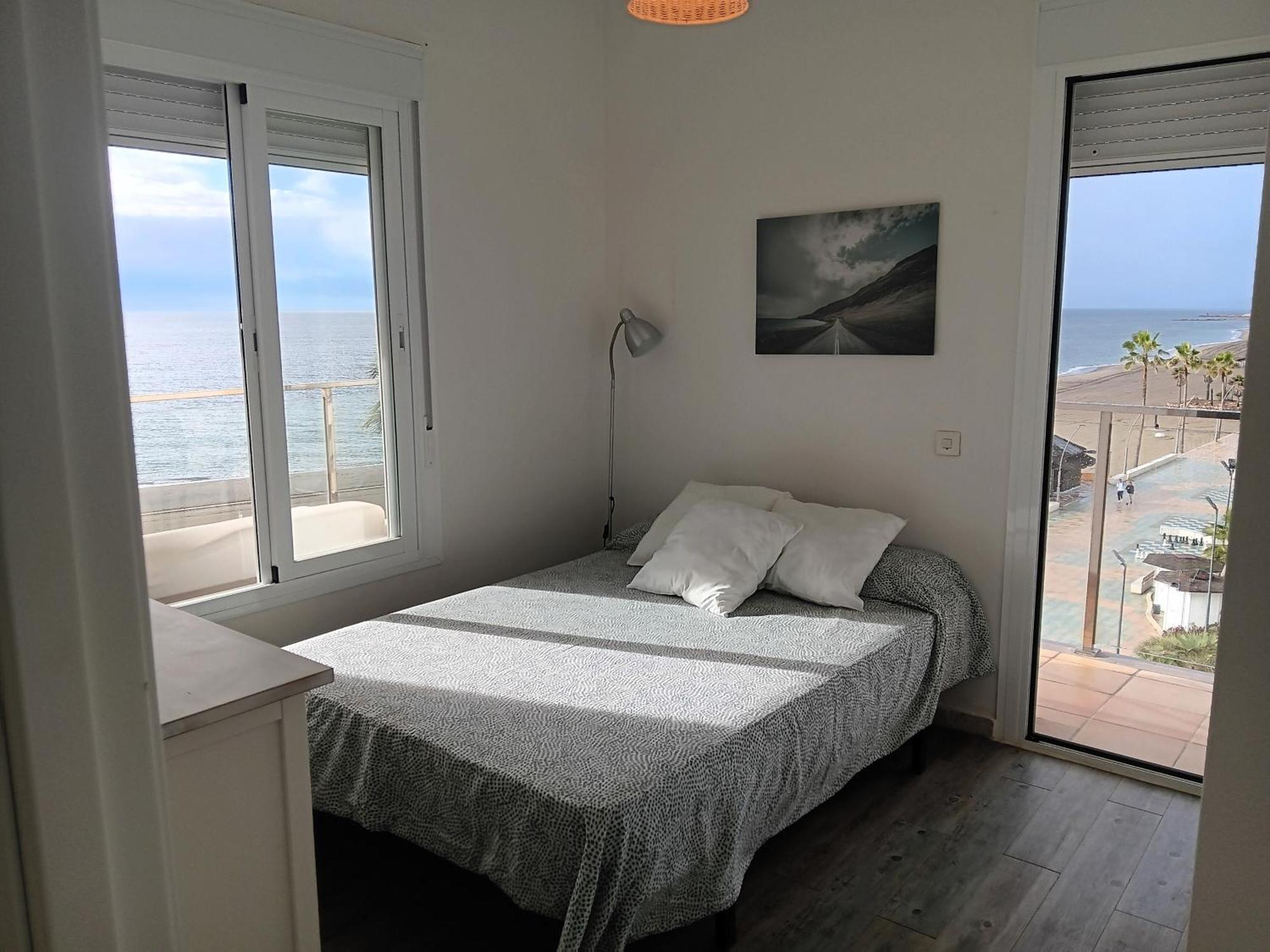 Alojamiento Iberia Playa Estepona Buitenkant foto