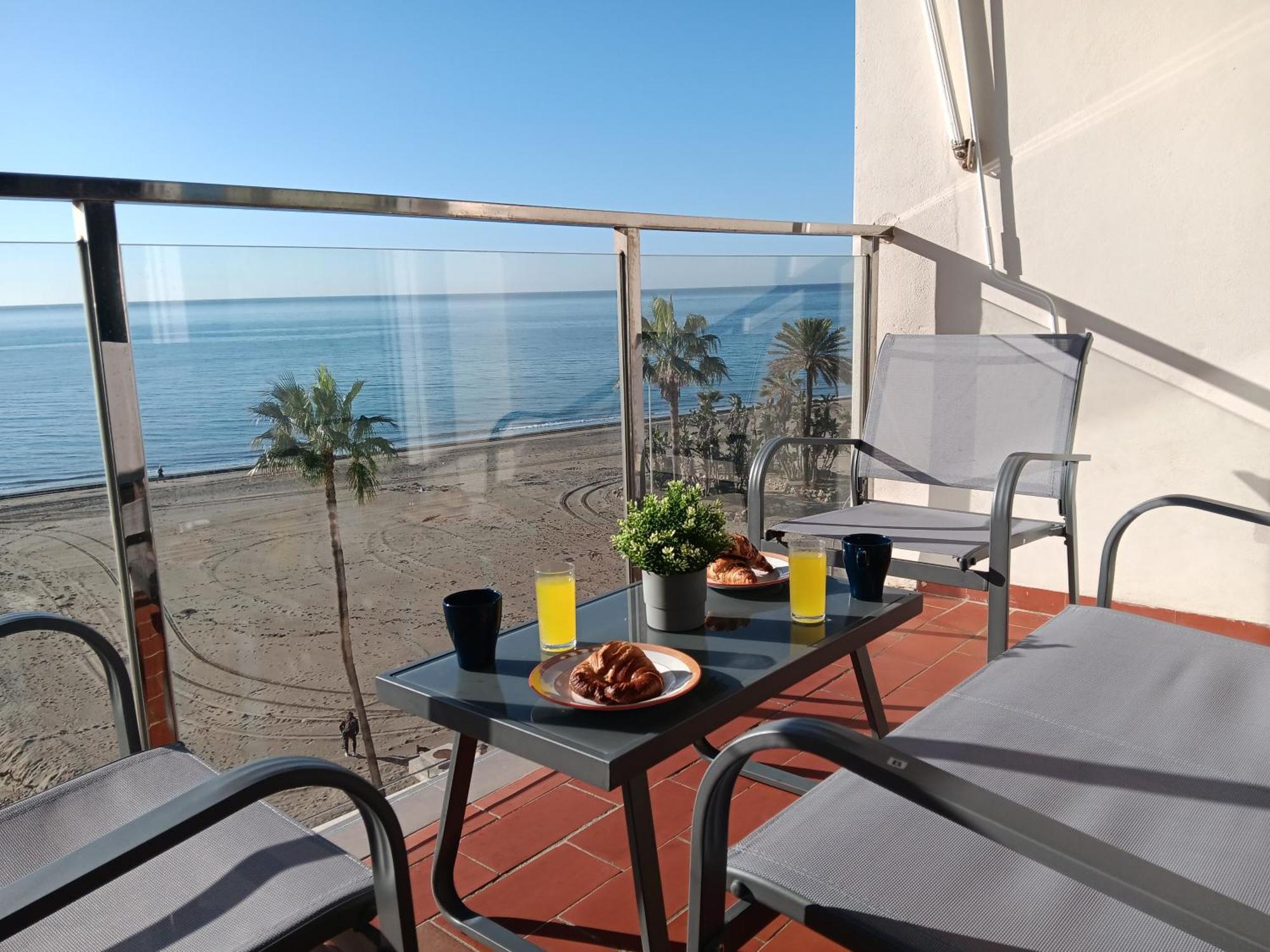 Alojamiento Iberia Playa Estepona Buitenkant foto